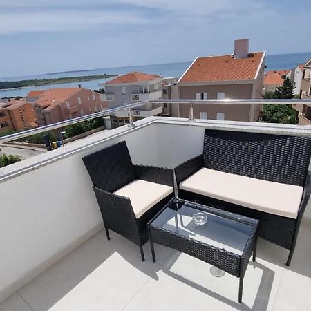 Apartamento Kings Landing Novalja Exterior foto