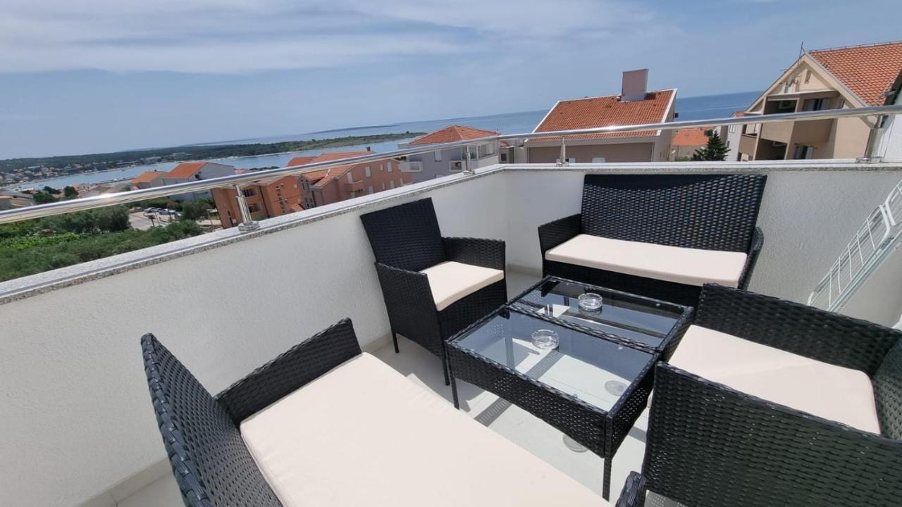 Apartamento Kings Landing Novalja Exterior foto