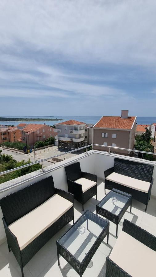 Apartamento Kings Landing Novalja Exterior foto